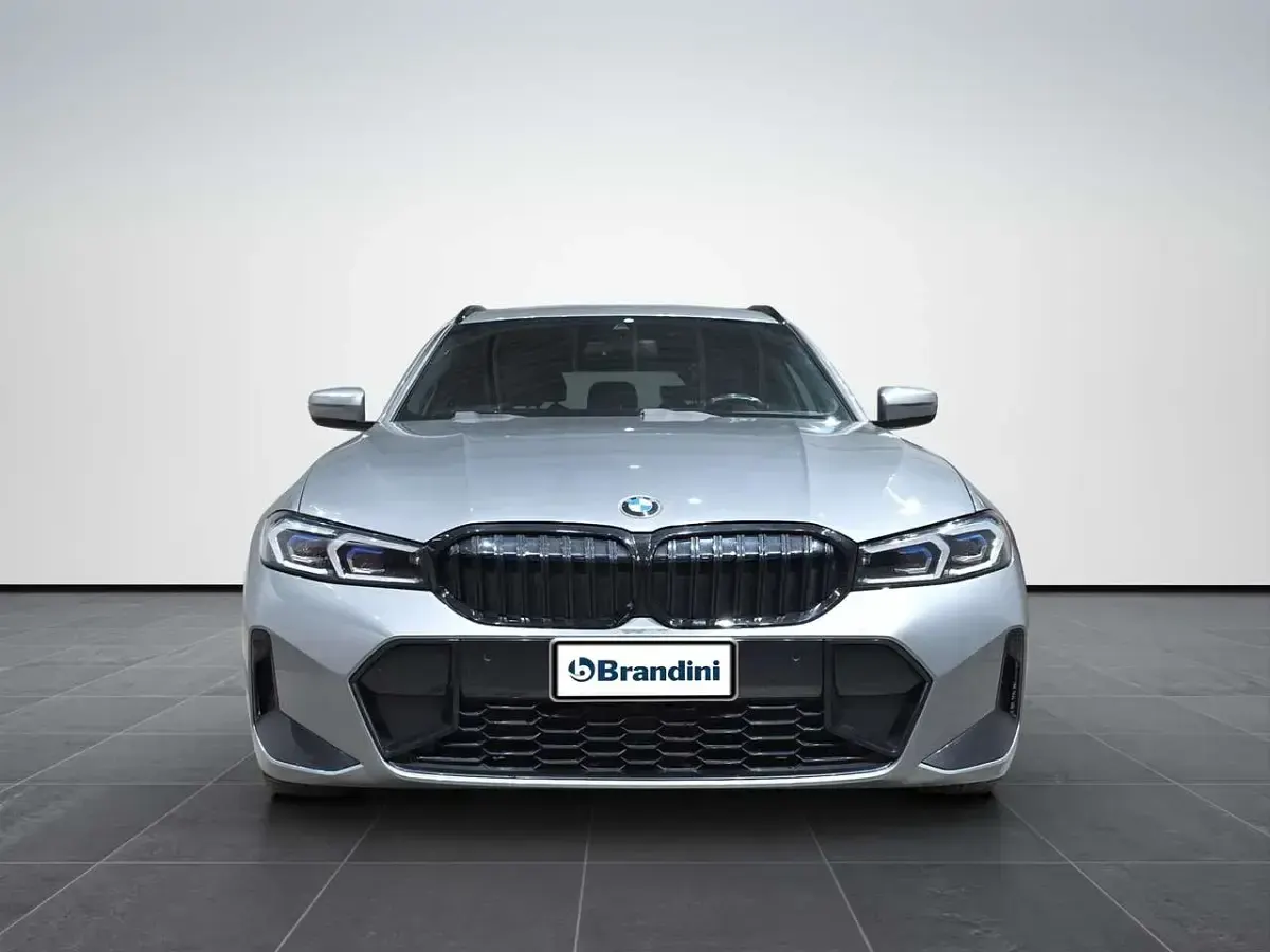 Usata BMW 320 M Sport 190 CV (139 kW) 2023 Skyscraper grey metallic Station wagon