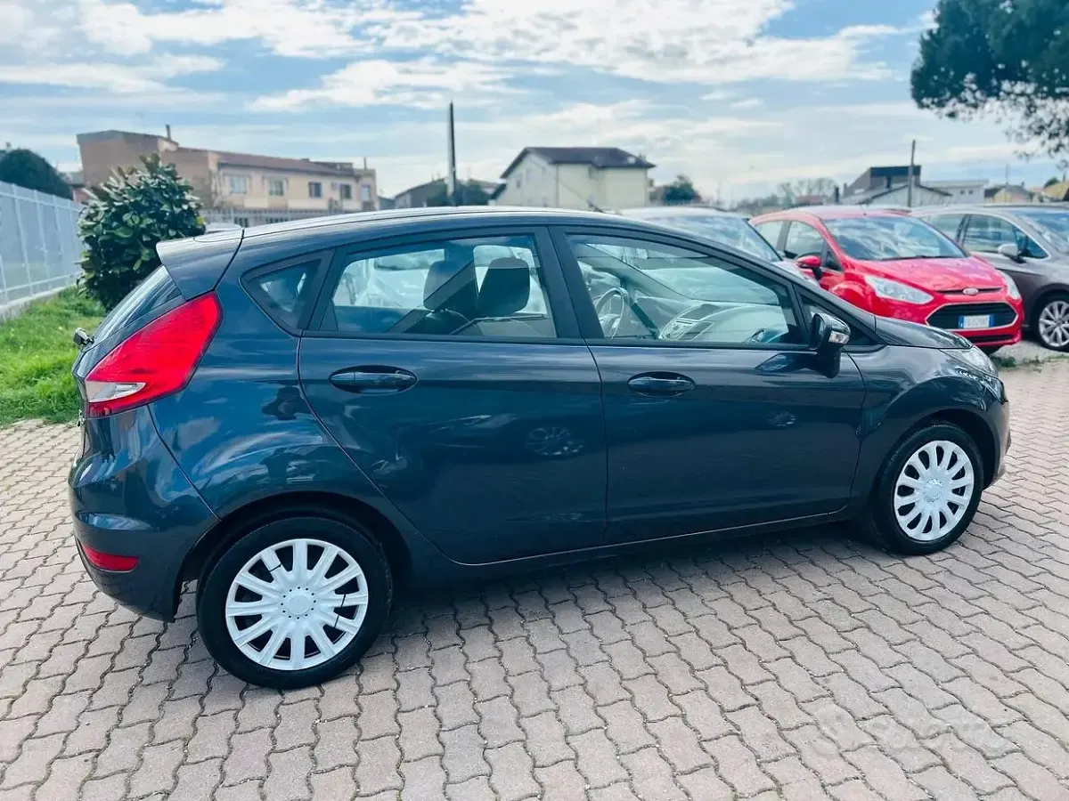 Second-hand Ford Fiesta Titanium 68 CP (50 kW) 2009 Gri Berlinǎ
