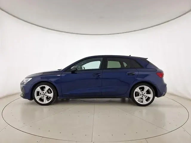 Usata Audi A3 S-Line 150 CV (110 kW) 2025 Blu navarra metallizzato Berlina