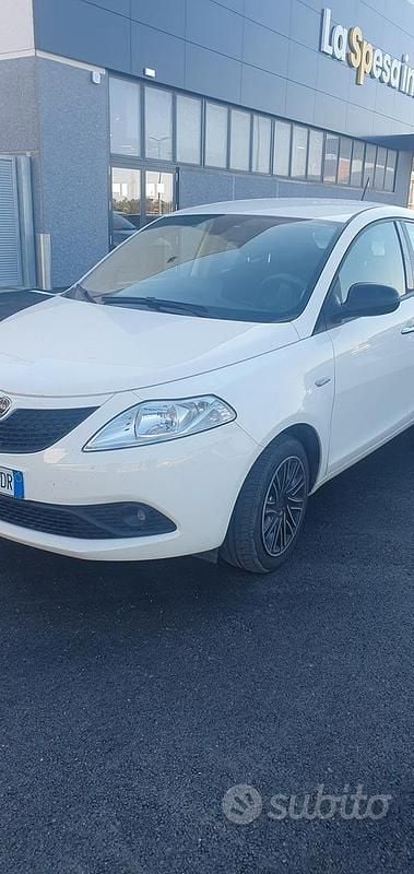 Usata Lancia Ypsilon 69 CV (50 kW) 2021 Bianco Utilitaria