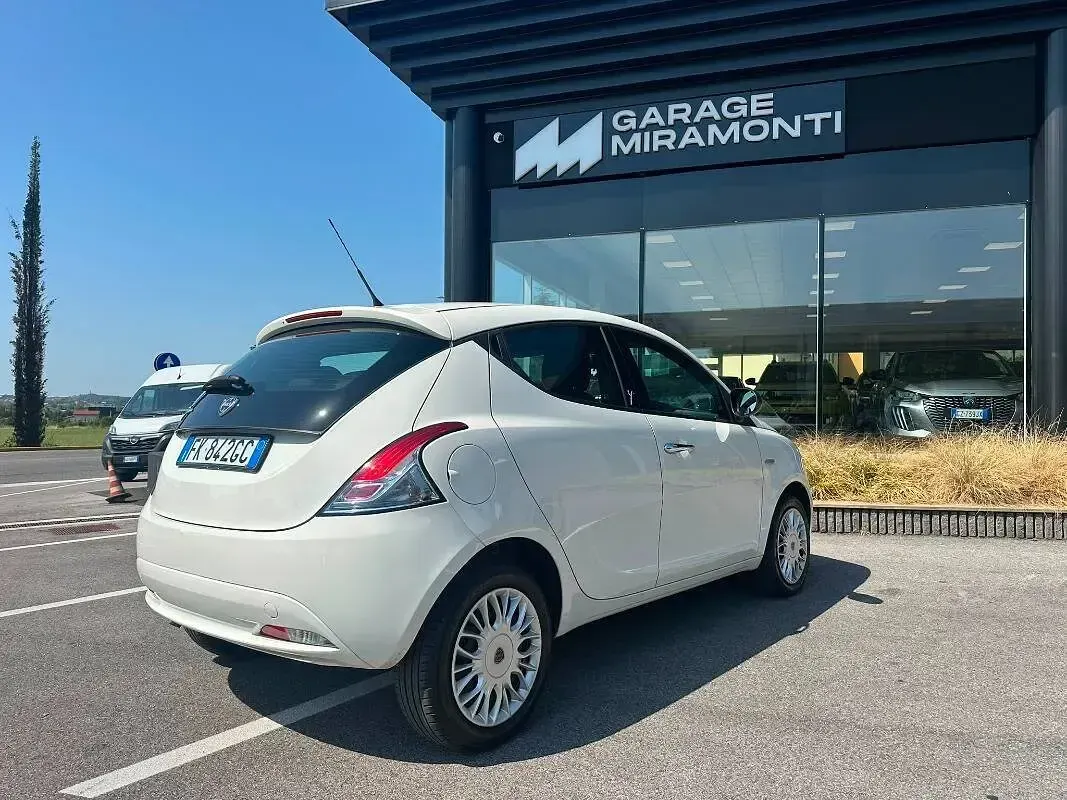 Usata Lancia Ypsilon Silver 69 CV (50 kW) 2017 Other Utilitaria