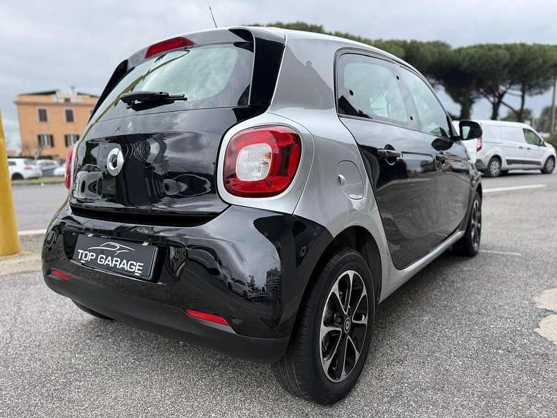 Usata Smart ForFour Passion 71 CV (52 kW) 2017 Nero Utilitaria