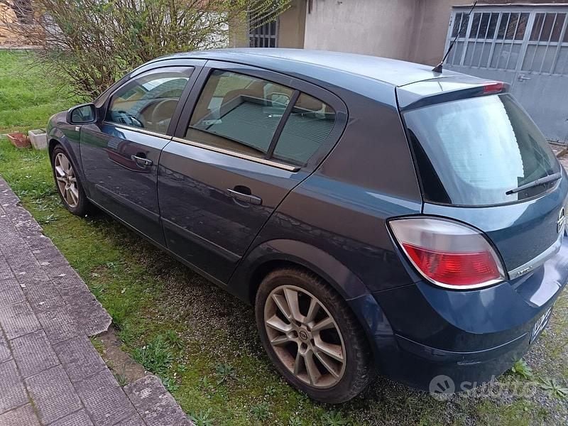 Usata Opel Astra 2006 Blu Berlina