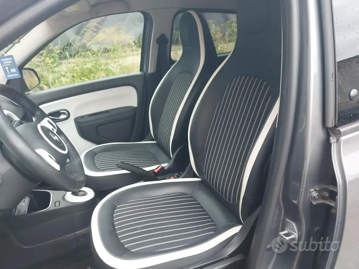 Usado Renault Twingo 30 kW (42 HP) 2023 Cinzento Citadino