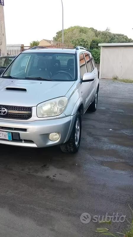 Second-hand Toyota RAV4 128 CP (94 kW) 2005 SUV