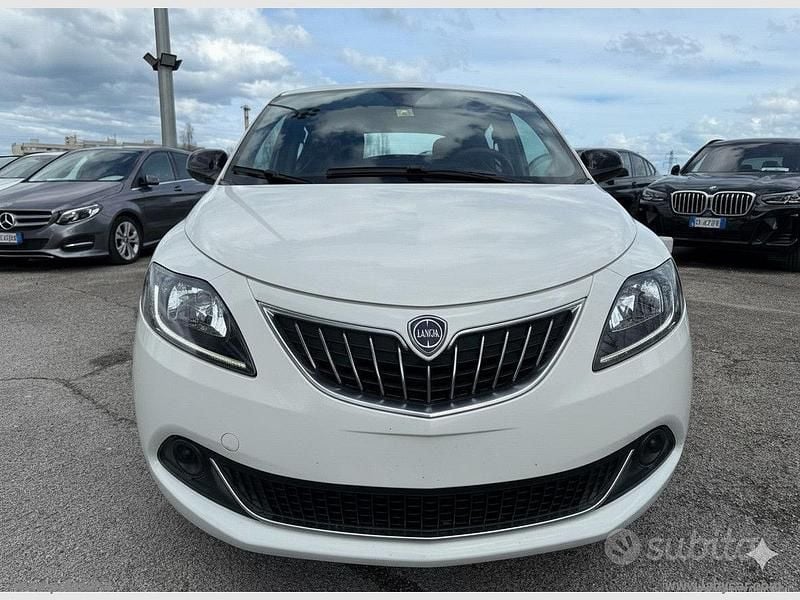 Usata Lancia Ypsilon Silver 69 CV (50 kW) 2022 Bianco Utilitaria
