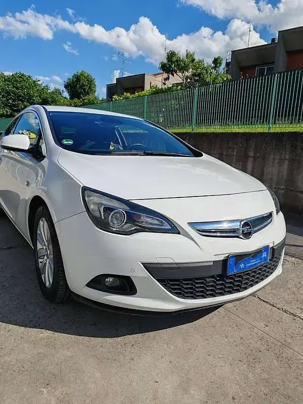 Usata Opel Astra GTC Cosmo 165 CV (121 kW) 2011 Bianco Berlina