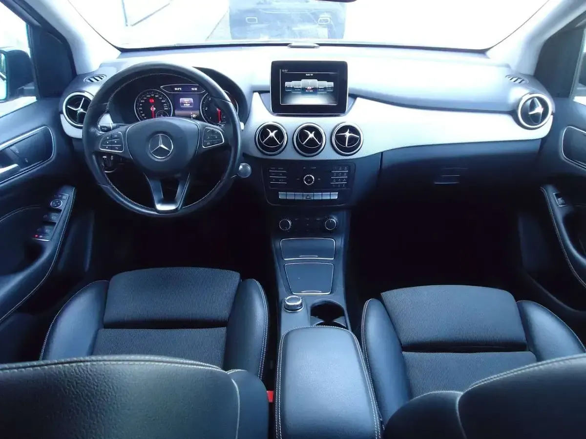 Usata Mercedes B200 136 CV (100 kW) 2017 Calcite Utilitaria