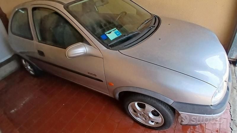 Usata Opel Corsa 54 CV (39 kW) 1999 Grigio Utilitaria