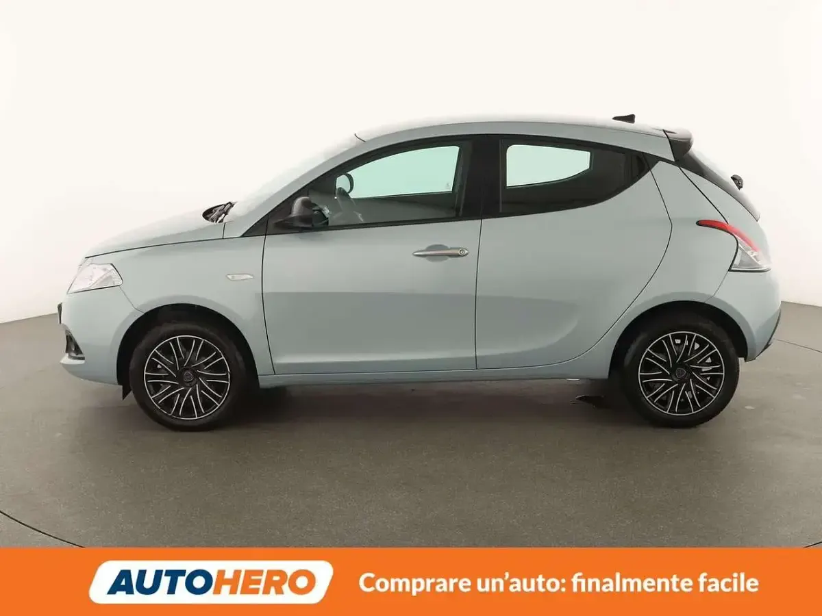 Usata Lancia Ypsilon 71 CV (52 kW) 2024 Grigio Utilitaria