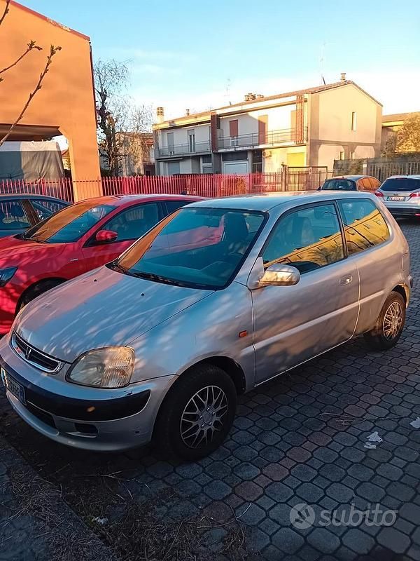 Usata Honda Logo 65 CV (47 kW) 1999 Grigio Utilitaria