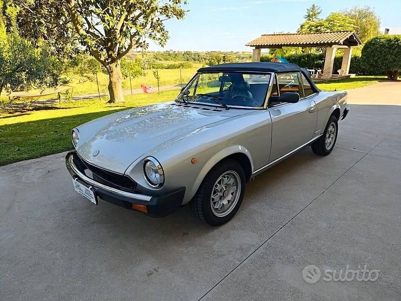 Usata Fiat 124 Spider 105 CV (77 kW) 1983 Grigio Cabrio