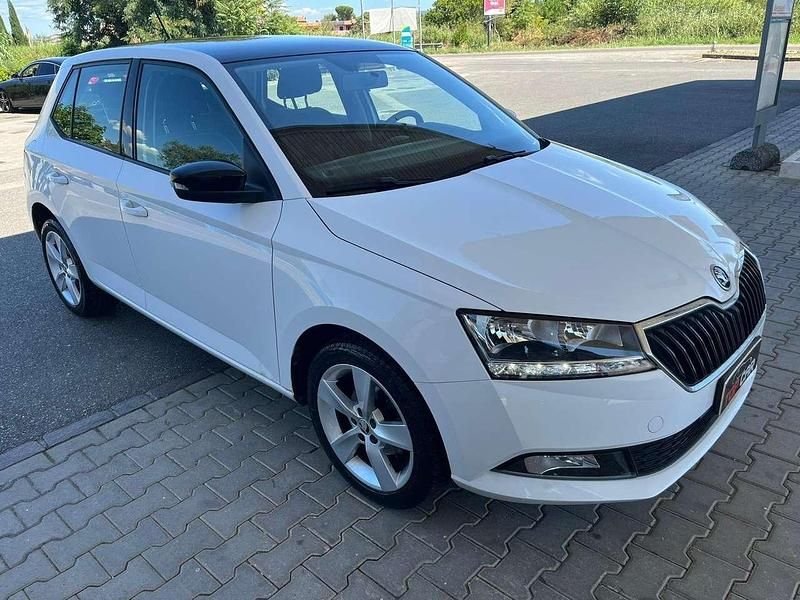 Bianco Usata 2019 Skoda Fabia Business Line Due volumi | 12.500 € (Buon prezzo) - Immagine 1/4