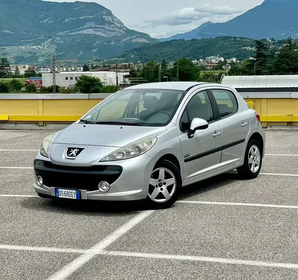 Usata Peugeot 207 Active 95 CV (69 kW) 2008 Grigio Berlina