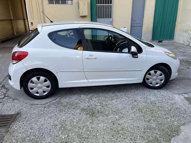 Usata Peugeot 207 73 CV (53 kW) 2013 Bianco Berlina