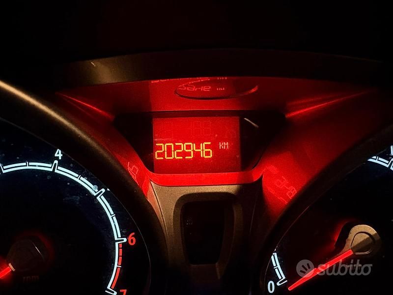 Usata Ford Fiesta Titanium 97 CV (71 kW) 2011 Grigio Utilitaria