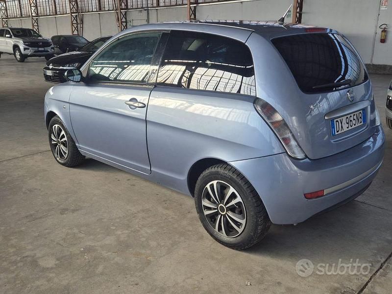 Usata Lancia Ypsilon 60 CV (44 kW) 2009 Azzurro Utilitaria