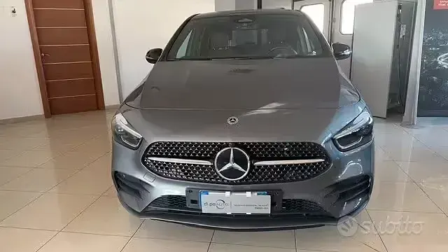 Usata Mercedes B200 AMG Line Premium 150 CV (110 kW) 2024 Nero Utilitaria