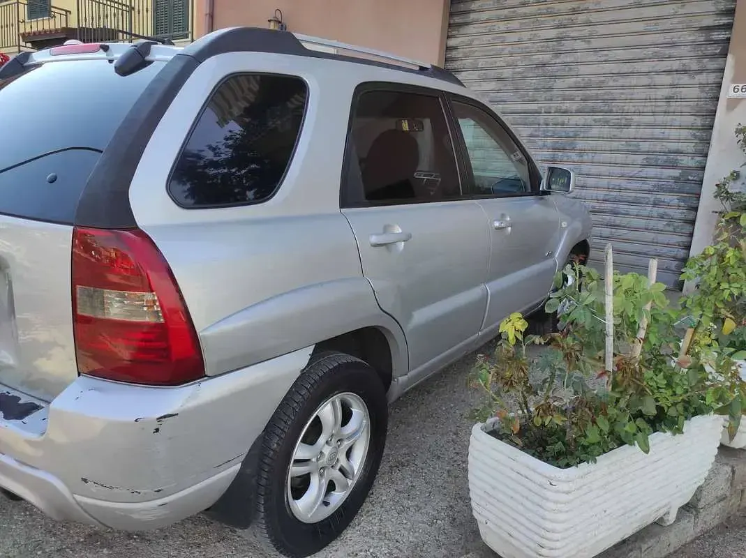 Usata Kia Sportage Active 113 CV (83 kW) 2005 Argento SUV