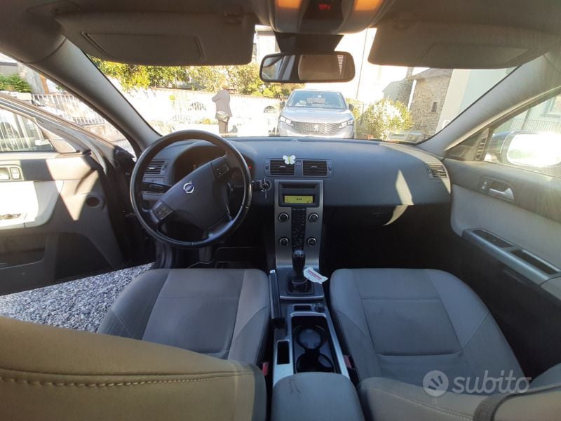 Usata Volvo V50 Momentum 109 CV (80 kW) 2009 Blu Station wagon