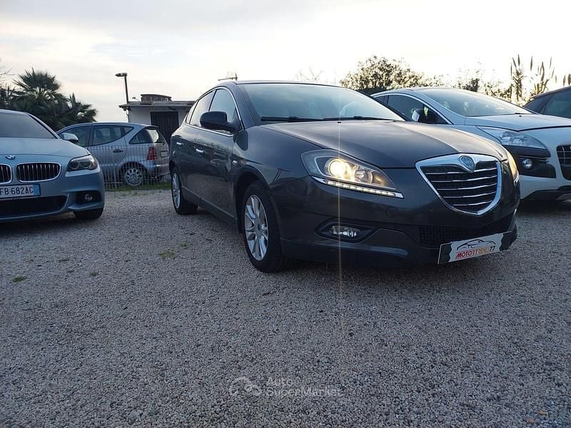 Usata Lancia Delta 120 CV (88 kW) 2012 Gray Utilitaria