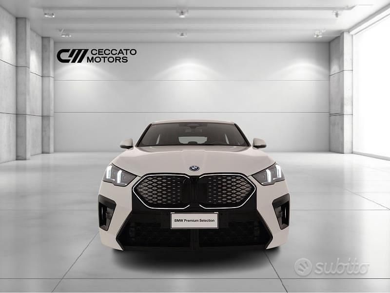 Usata BMW iX2 M Sport 150 kW (204 CV) 2025 Bianco SUV