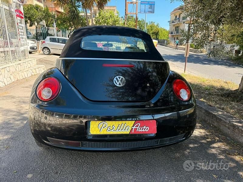 Usata VW New Beetle 74 CV (54 kW) 2008 Nero Utilitaria