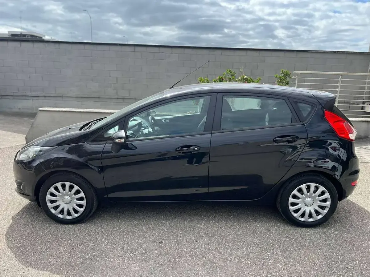 Usata Ford Fiesta Business Edition 95 CV (69 kW) 2013 Nero Berlina