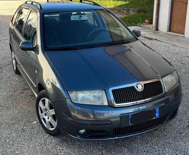 Usata Skoda Fabia Ambiente 75 CV (55 kW) 2005 Grigio Station wagon