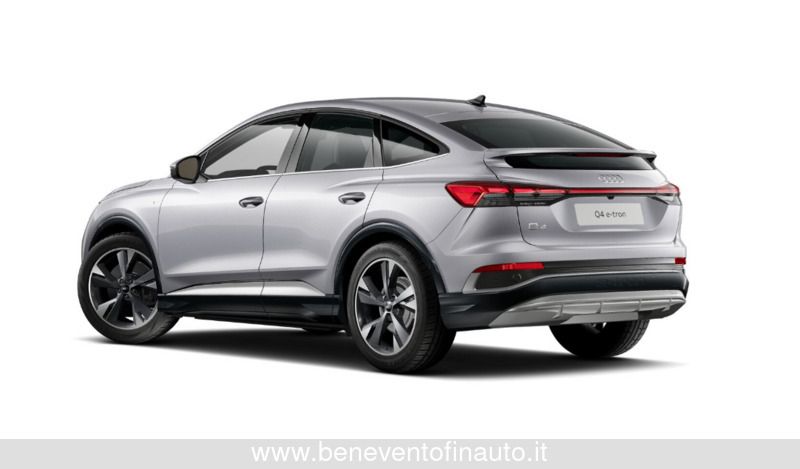 Usata Audi Q4 e-tron S-Line 88 kW (121 CV) 2024 Argento fioretto SUV