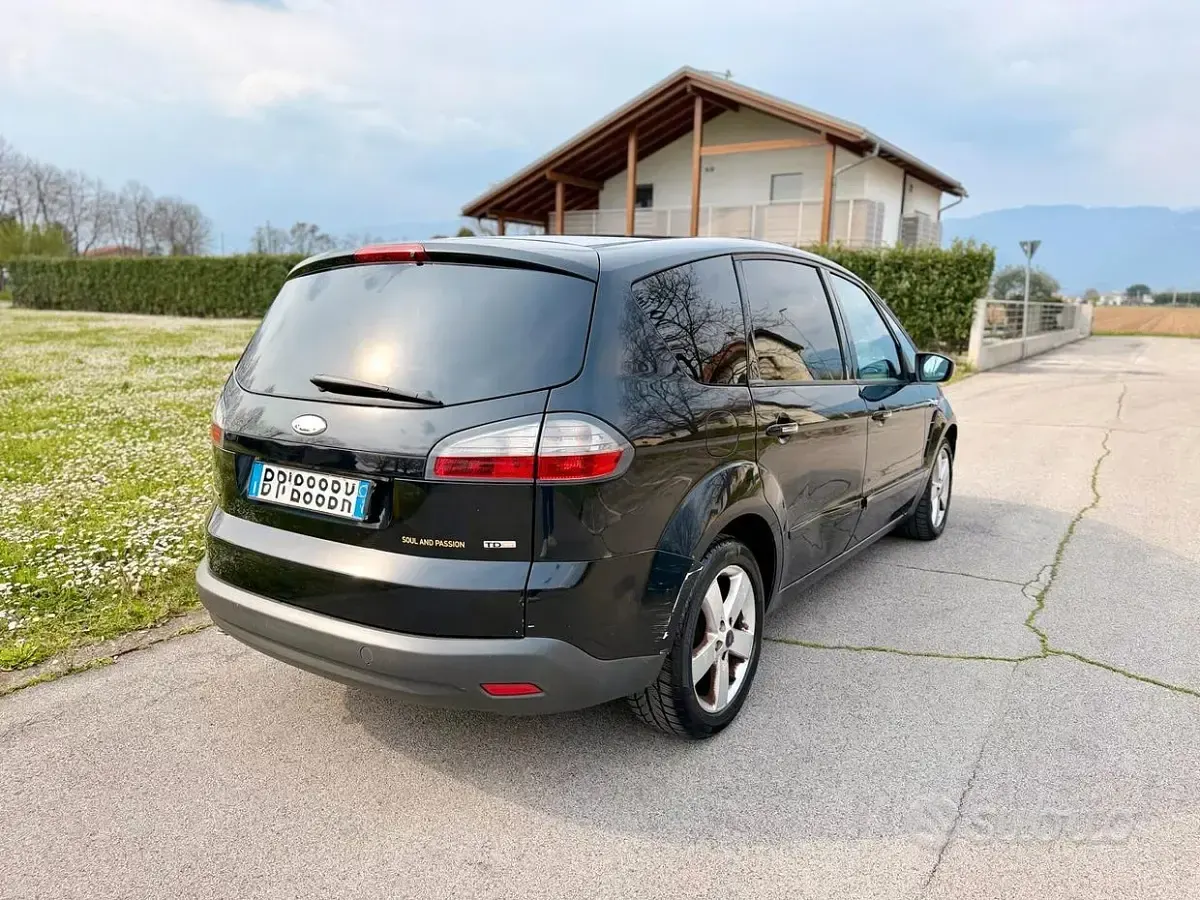 Usata Ford S-MAX Titanium 140 CV (102 kW) 2009 Bluazzurro Monovolume