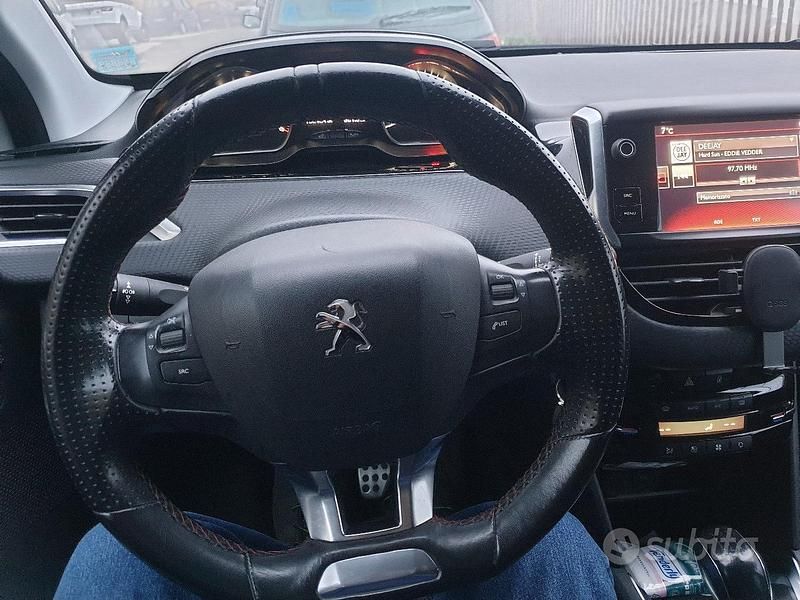 Usata Peugeot 208 GT-line 100 CV (73 kW) 2016 Bianco Utilitaria