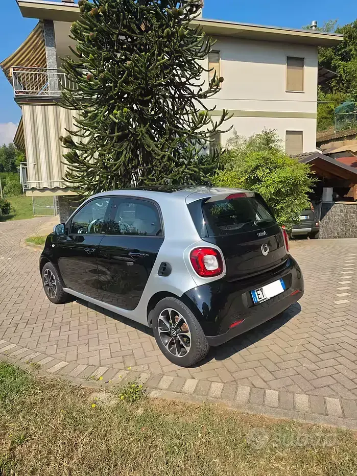 Usata Smart ForFour 71 CV (52 kW) 2015 Nero Utilitaria