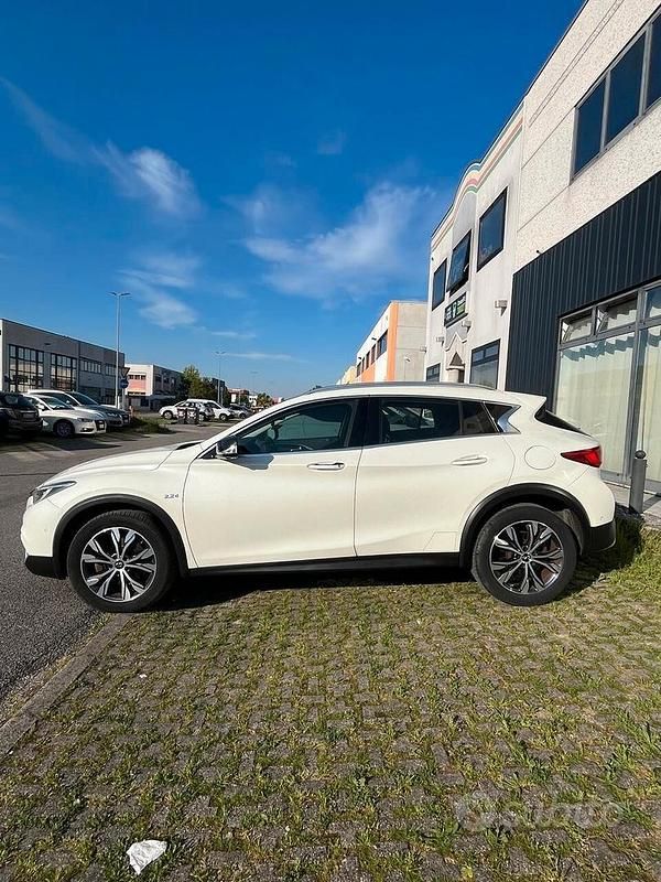 Usata Infiniti QX30 Premium 170 CV (125 kW) 2017 Bianco SUV