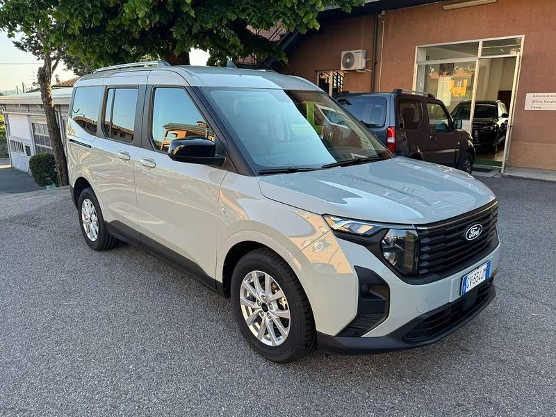 Usata Ford Tourneo Titanium 125 CV (91 kW) 2024 Cactus gray Furgone