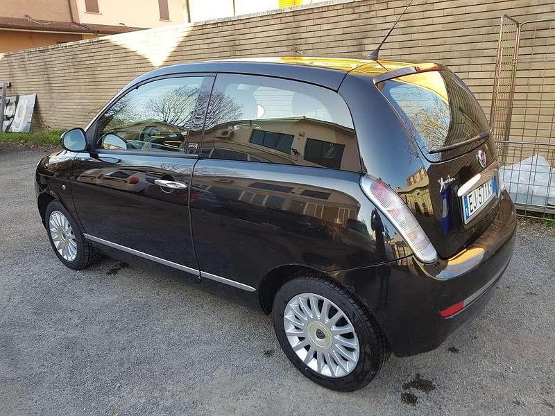 Usata Lancia Ypsilon 69 CV (50 kW) 2011 Nero Utilitaria