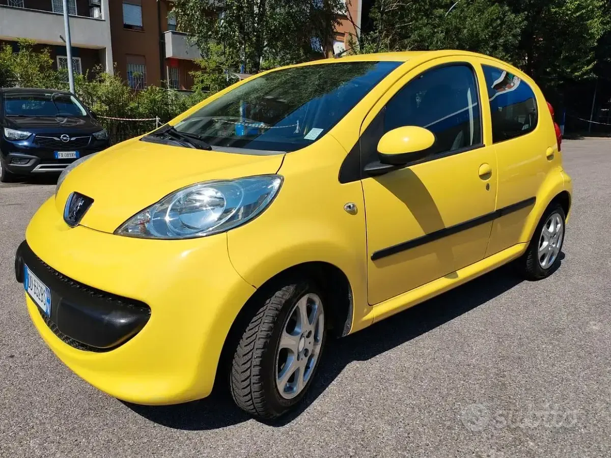 Usata Peugeot 107 68 CV (50 kW) 2006 Giallo Utilitaria