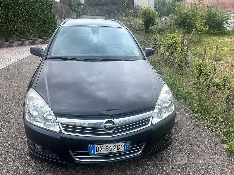 Usata Opel Astra Cosmo 140 CV (102 kW) 2008 Nero Station wagon