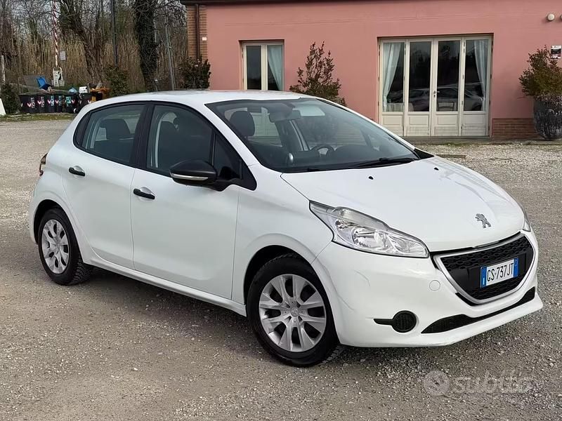 Usata Peugeot 208 Active 68 CV (50 kW) 2013 Bianco Utilitaria