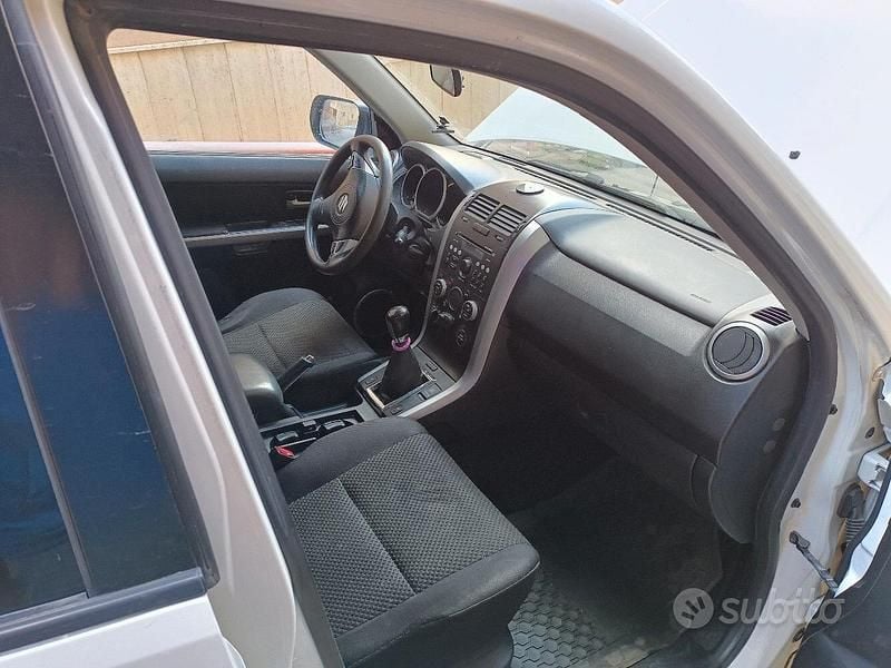 Usata Suzuki Vitara 2011 Bianco Station wagon