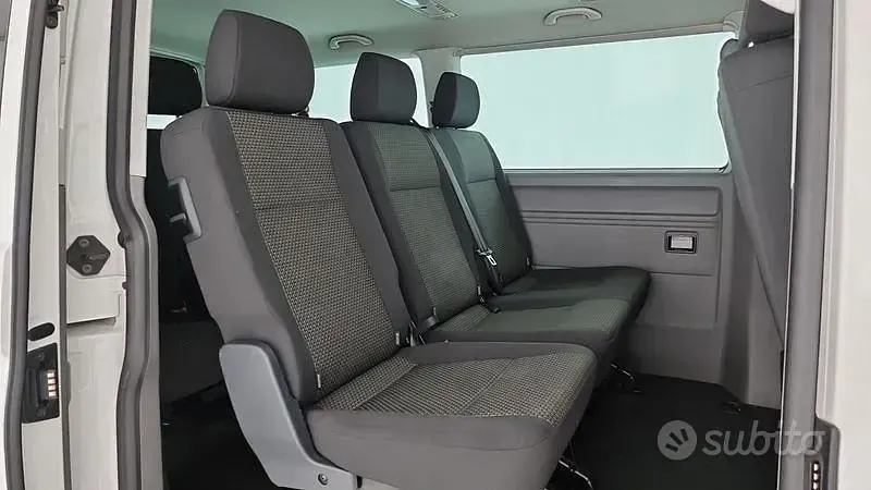 Usata VW Caravelle Trendline 110 CV (80 kW) 2023 Bianco Furgone