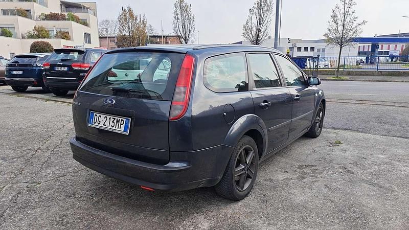 Usata Ford Focus 114 CV (83 kW) 2007 Grigio Station wagon