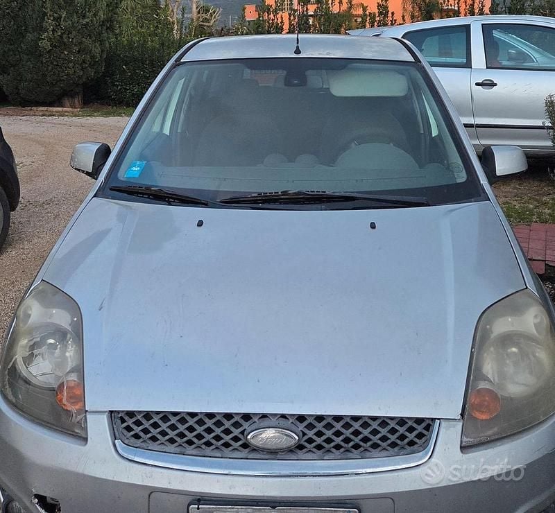 Usata Ford Fiesta 80 CV (58 kW) 2007 Grigio Berlina