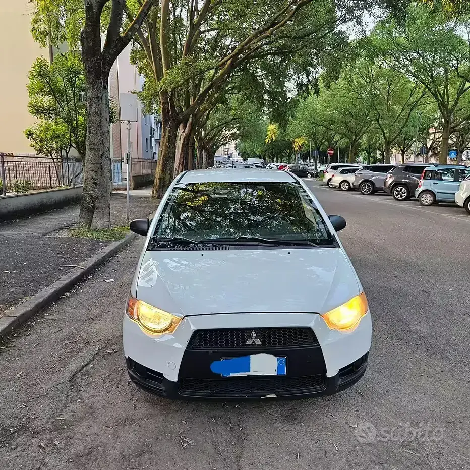 Usata Mitsubishi Colt 75 CV (55 kW) 2009 Bianco Utilitaria