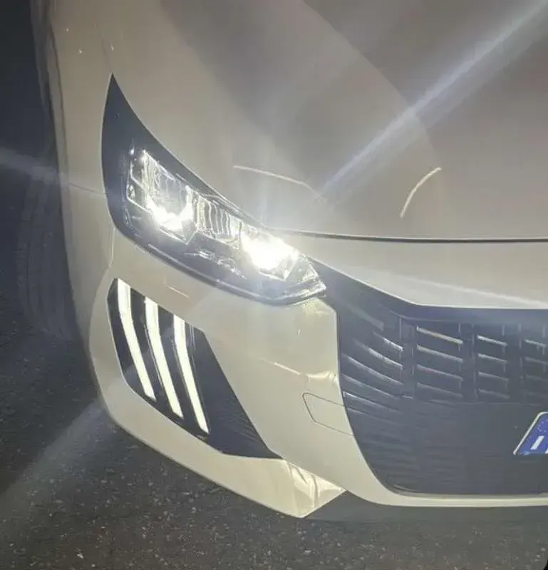 Usata Peugeot 208 Style 110 CV (80 kW) 2025 Utilitaria