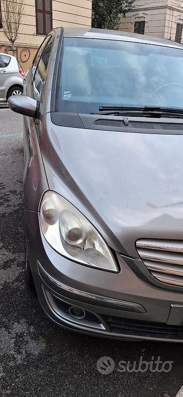 Usata Mercedes B200 140 CV (102 kW) 2006 Grigio Monovolume