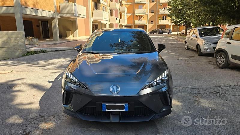Usata MG MG4 EV 150 kW (204 CV) 2023 Grigio Utilitaria