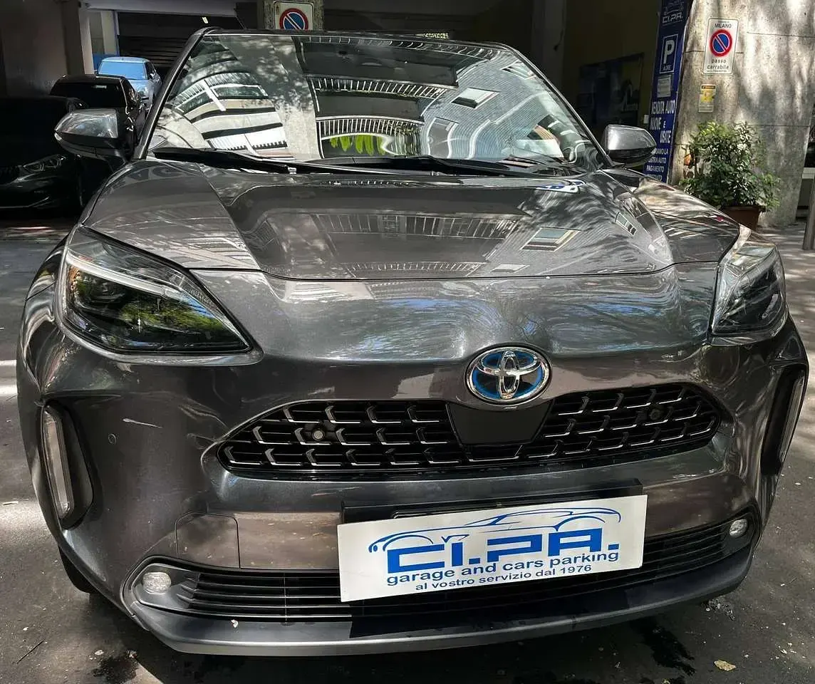 Usata Toyota Yaris Cross Lounge 92 CV (67 kW) 2022 Grigio SUV