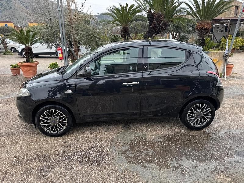Usata Lancia Ypsilon 95 CV (69 kW) 2015 Nero Utilitaria
