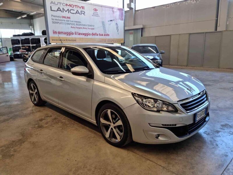 Usato 2015 Peugeot 308 1.2 Benzin 110 CV (9.700 €)